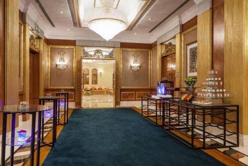 11 фото отеля Hilton Sharjah 5* 