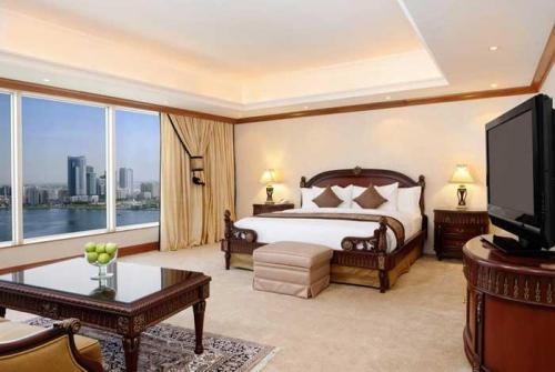 14 фото отеля Hilton Sharjah 5* 