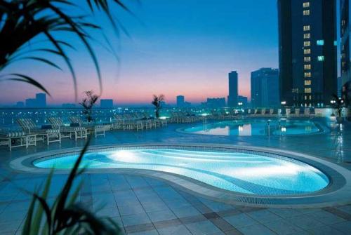 4 фото отеля Hilton Sharjah 5* 