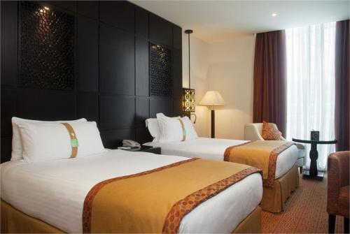 14 фото отеля Holiday Inn Dubai Al Barsha 4* 