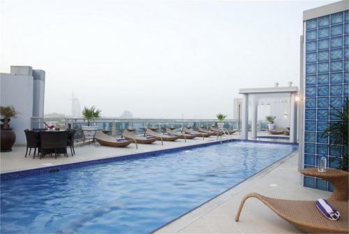 4 фото отеля Holiday Inn Dubai Al Barsha 4* 