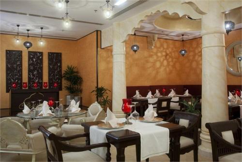 8 фото отеля Holiday Inn Dubai Al Barsha 4* 
