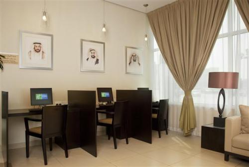 10 фото отеля Holiday Inn Express Dubai Internet City 2* 