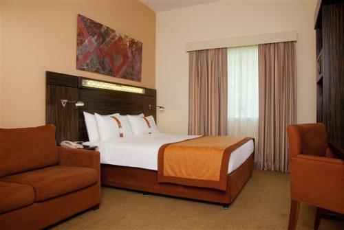 12 фото отеля Holiday Inn Express Dubai Internet City 2* 
