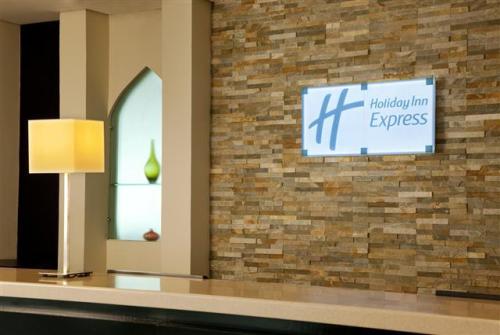 4 фото отеля Holiday Inn Express Dubai Internet City 2* 