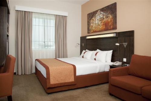 13 фото отеля Holiday Inn Express Dubai Jumeirah 2* 