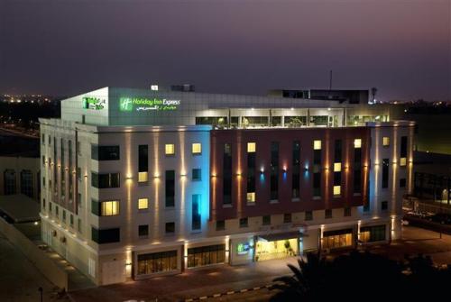 1 фото отеля Holiday Inn Express Dubai Safa Park 2* 