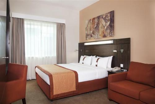 9 фото отеля Holiday Inn Express Dubai Safa Park 2* 