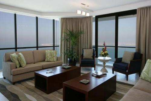 13 фото отеля Ja Oasis Beach Tower Dubai апарт 