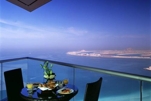4 фото отеля Ja Oasis Beach Tower Dubai апарт 