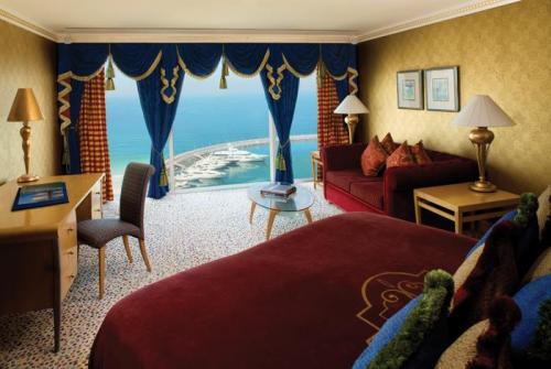 20 фото отеля Jumeirah Beach Hotel 5* 