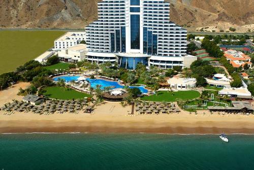 2 фото отеля Le Meridien Al Aqah Beach Resort 5* 