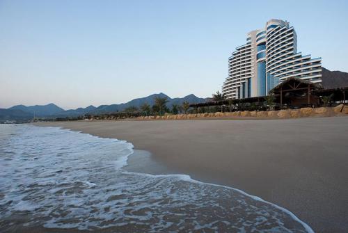 7 фото отеля Le Meridien Al Aqah Beach Resort 5* 