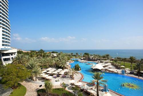 8 фото отеля Le Meridien Al Aqah Beach Resort 5* 