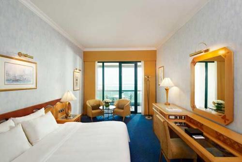 10 фото отеля Le Meridien Mina Seyahi Beach Resort & Marina 5* 