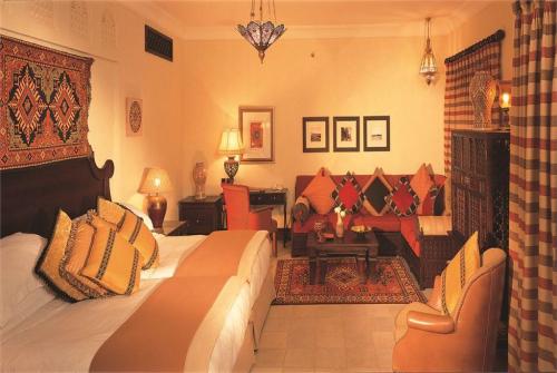 12 фото отеля Madinat Al Qasr 5* 