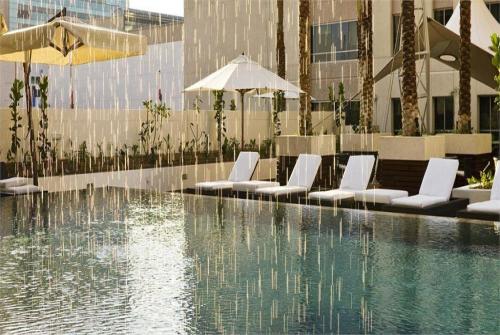 4 фото отеля Novotel Hotel Deira City Centre 4* 
