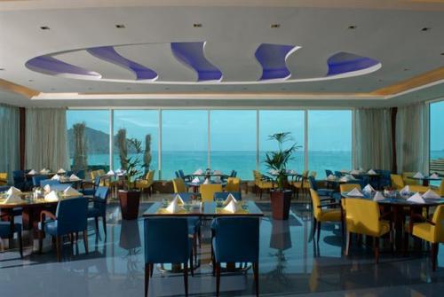6 фото отеля Oceanic Beach Hotel Khorfakkan 4* 