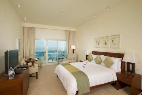 16 фото отеля Radisson Blu Resort Fujairah 5* 