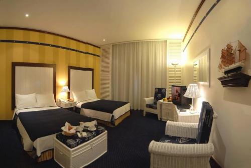 14 фото отеля Radisson Blu Resort Sharjah 5* 
