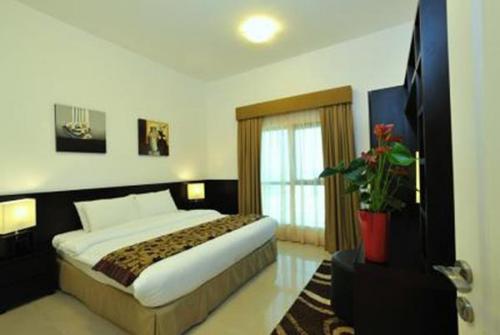 5 фото отеля Ramada Hotel & Suites Ajman 4* 