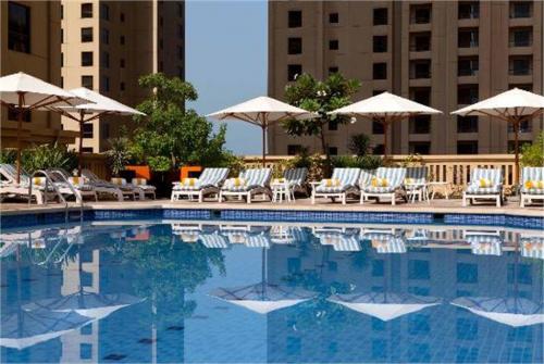 5 фото отеля Ramada Plaza Jumeirah Beach Residence 4* 