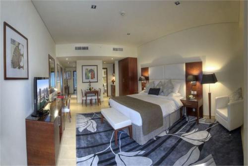 9 фото отеля Ramada Plaza Jumeirah Beach Residence 4* 