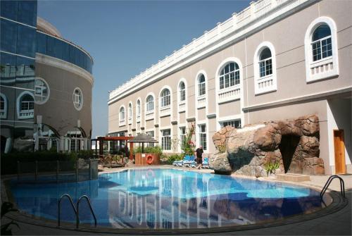 1 фото отеля Sharjah Premiere Hotel And Resort 4* 