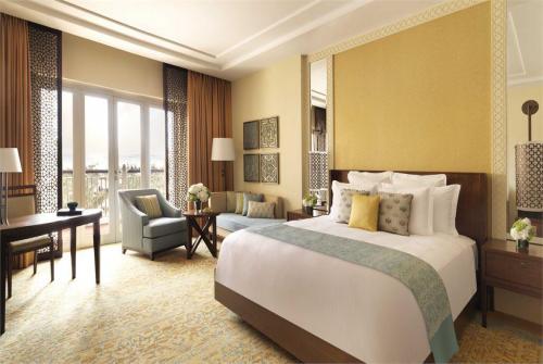 11 фото отеля The Ritz Carlton Jumeirah Dubai 5* 