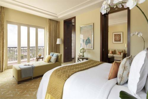 13 фото отеля The Ritz Carlton Jumeirah Dubai 5* 