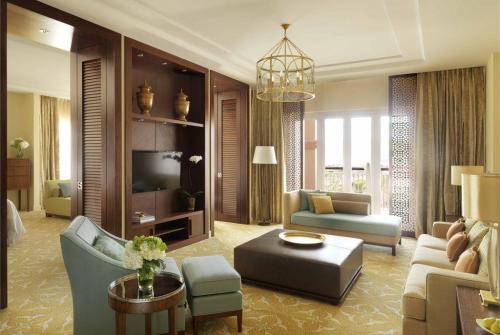 14 фото отеля The Ritz Carlton Jumeirah Dubai 5* 