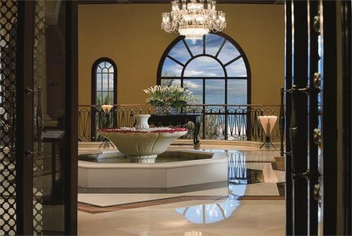 6 фото отеля The Ritz Carlton Jumeirah Dubai 5* 