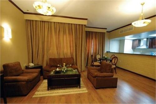 9 фото отеля Tulip Inn Apartment Sharjah 4* 