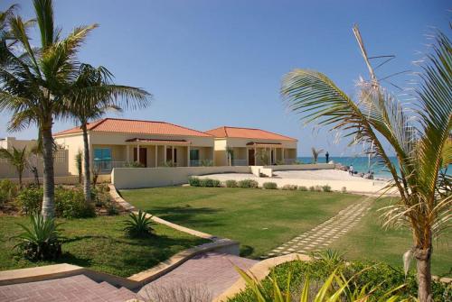 14 фото отеля Umm Al Quwain Beach 3* 