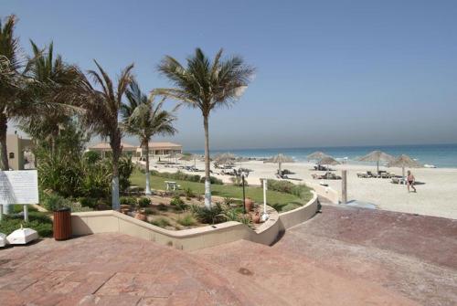 2 фото отеля Umm Al Quwain Beach 3* 