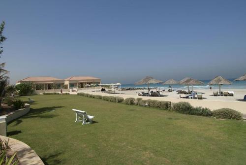 3 фото отеля Umm Al Quwain Beach 3* 