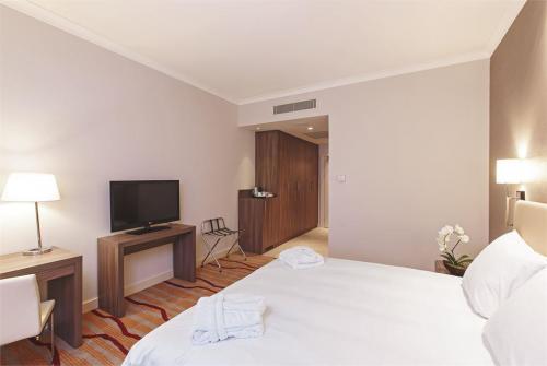 2 фото отеля Gorki Plaza 3* 