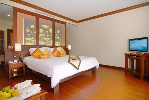 4 фото отеля Alpina Phuket Nalina Resort 4* 