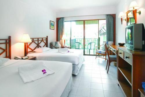 5 фото отеля Amora Beach Resort Phuket 4* 