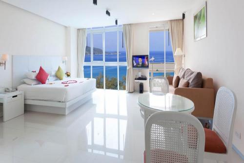 10 фото отеля Andaman Beach Suites Hotel 3* 