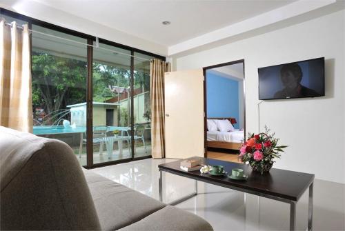 11 фото отеля Baan Karon Resort 3* 