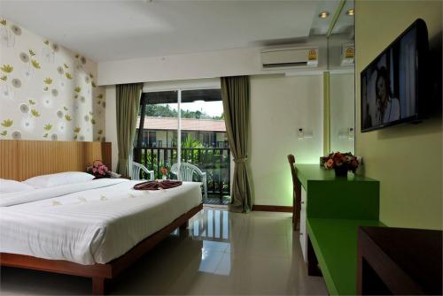 14 фото отеля Baan Karon Resort 3* 