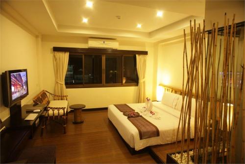 12 фото отеля Bamboo House Phuket 3* 