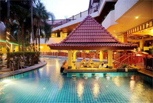 4 фото отеля Baumanburi Hotel 4* 