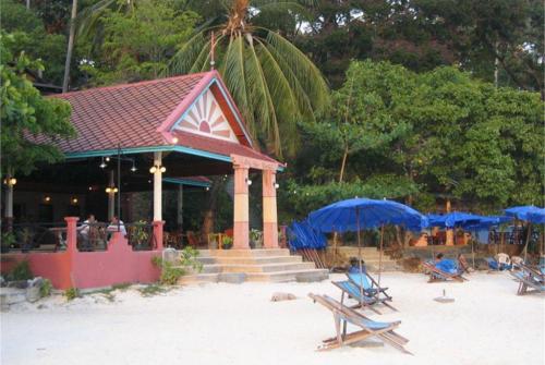 2 фото отеля Bay View Resort Phi Phi 3* 