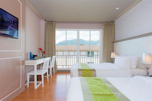 11 фото отеля Best Western Patong Beach 3* 