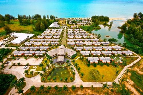 2 фото отеля Beyond Resorts Khaolak 4* 