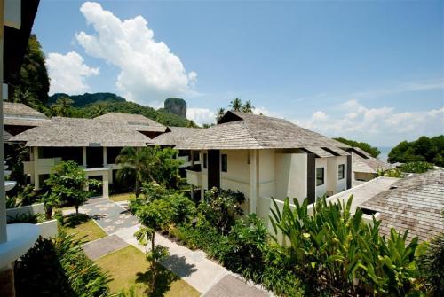 12 фото отеля Bhu Nga Thani Resort And Spa 4* 