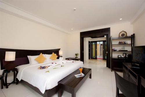 16 фото отеля Bhu Nga Thani Resort And Spa 4* 