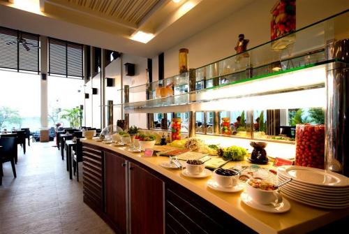 31 фото отеля Bhu Nga Thani Resort And Spa 4* 